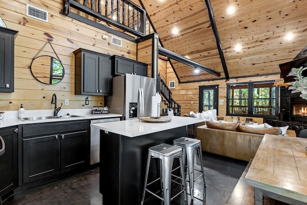 Interior - Charming Cabin with Hot Tub Near Casino & State Park in Hochatown, Oklahoma (Broken Bow)