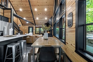 Dining - Charming Cabin with Hot Tub Near Casino & State Park in Hochatown, Oklahoma (Broken Bow)