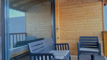 Bungalow Premium - utsikt mot poolen | Balkong