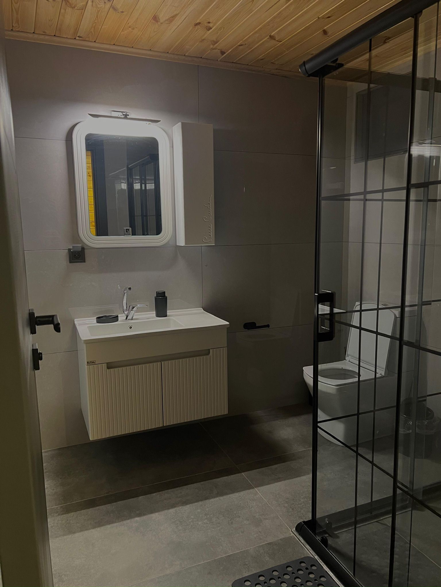 Bungalow – premium, bassengutsikt | Bad | Toalettartikler (inkludert), hårføner, håndklær og såpe