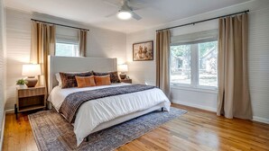 3 bedrooms, WiFi, bed sheets - Charming Texas Farmhouse Stay with Modern Western Flair near NRS Ranch in Decatur, TX (Decatur)