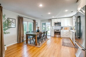 Private kitchen - Charming Texas Farmhouse Stay with Modern Western Flair near NRS Ranch in Decatur, TX (Decatur)