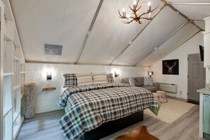 1 bedroom, desk, WiFi, bed sheets