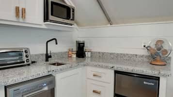 Fridge, microwave, dishwasher, coffee/tea maker