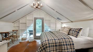 1 bedroom, desk, WiFi, bed sheets