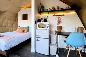 1 室のベッドルーム、デスク、WiFi、ベッドシーツ