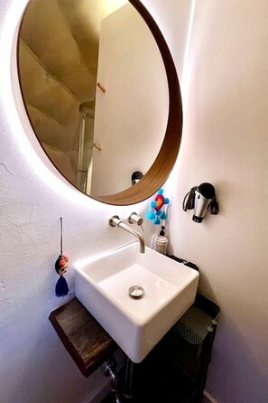 Hair dryer, towels, soap, shampoo