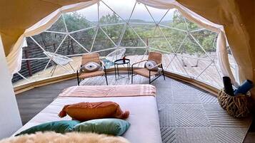 1 bedroom, desk, WiFi, bed sheets