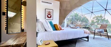 1 bedroom, desk, WiFi, bed sheets