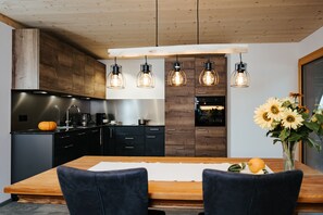 Refrigerador, horno, parrilla de estufa y lavavajillas 