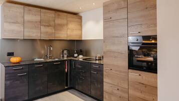 Kühlschrank, Ofen, Herdplatte, Geschirrspüler