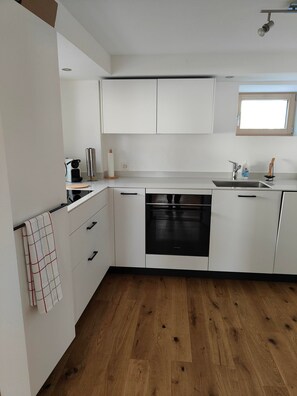 Réfrigérateur, four, plaque de cuisson, lave-vaisselle