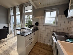 Fridge, oven, dishwasher, toaster - Luxurious 4-room bungalow for 6 to 8 people (Lichtenau)