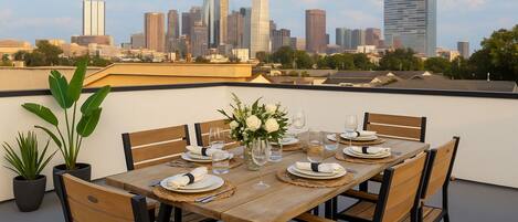 تناول الطعام بالخارج