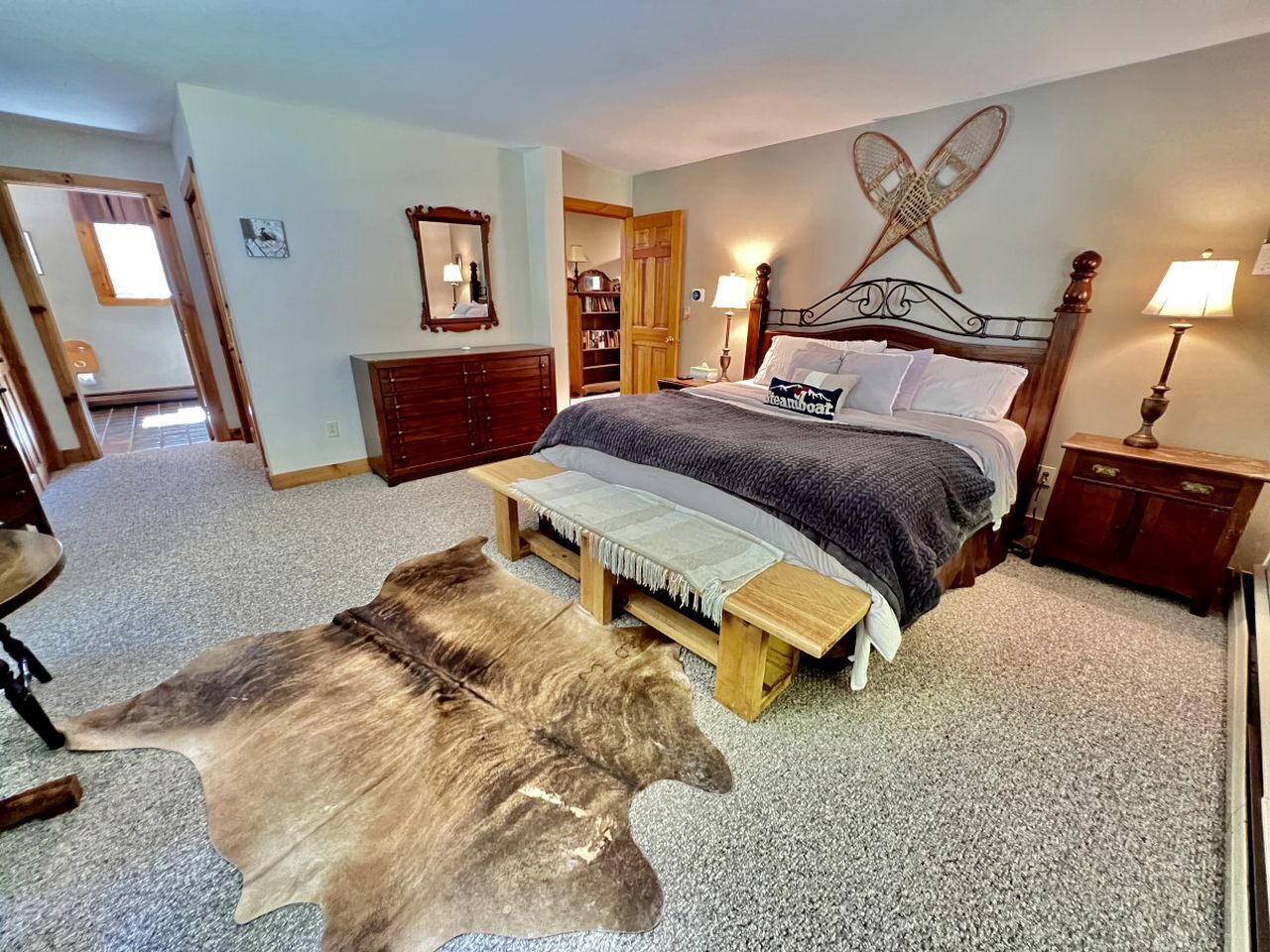 Desk, iron/ironing board, WiFi, bed sheets