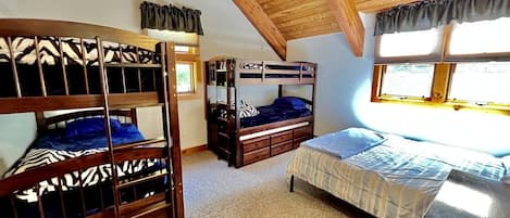 4 bedrooms, desk, iron/ironing board, WiFi