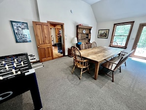 Games room - Delightful Rental with Fire Pit, Jacuzzi and Foosball Table in Vermont (Londonderry)
