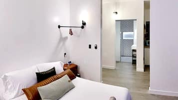 1 bedroom, desk, WiFi, bed sheets