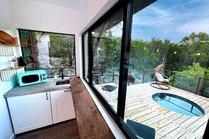 Interior - Luxury Cabin Rentals in Texas, Perfect for Glamping near Austin (Marble Falls)