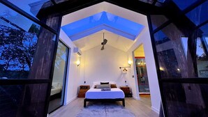 1 bedroom, desk, WiFi, bed sheets