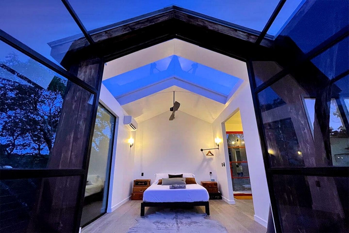 1 bedroom, desk, WiFi, bed sheets