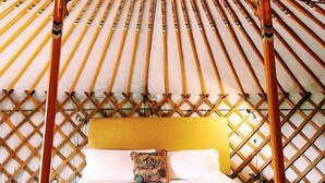 1 bedroom, desk, WiFi, bed sheets