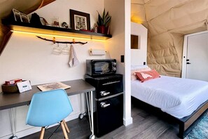 1 quarto, escrivaninha, Wi-Fi, roupa de cama