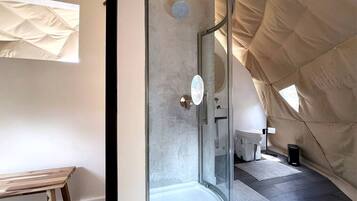 Jetted tub, hair dryer, towels, soap