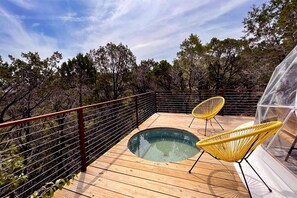 Outdoor spa tub - Vagary (Marble Falls)