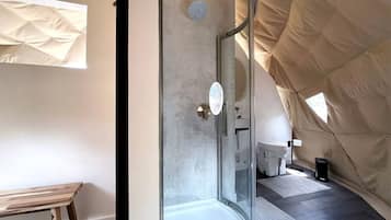 Jetted tub, hair dryer, towels, soap