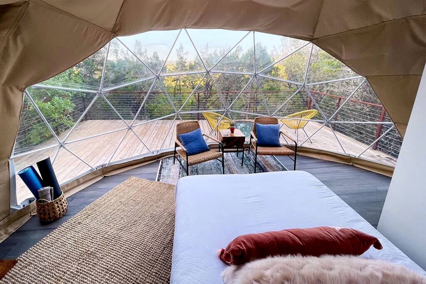 1 bedroom, desk, WiFi, bed sheets