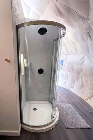 Jetted tub, hair dryer, towels, soap