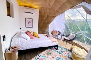 1 bedroom, desk, WiFi, bed sheets