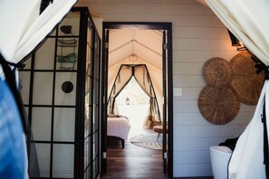 1 slaapkamer, een bureau, wifi, beddengoed