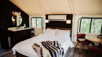 1 bedroom, desk, WiFi, bed sheets