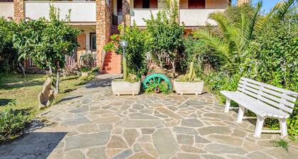 Apartment „Brezza Marina - Garden“ mit privater Terrasse, WLAN und Klimaanlage