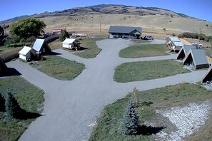 Property grounds - Incredible Safari Tent on a Boutique Glampground for a Fantastic Getaway in Emigrant, Montana (Emigrant)