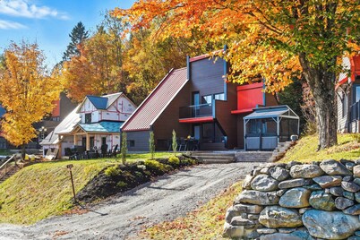 Ski-in/Ski-out Mont Orignal, Private Hot Tub | Alpenglow