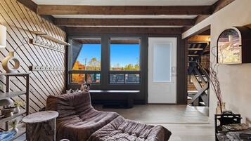 TV, fireplace, stereo