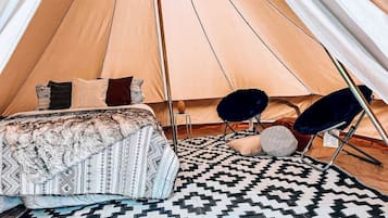 1 Schlafzimmer, Schreibtisch, Bügeleisen/Bügelbrett, Reisekinderbett