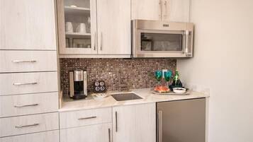 Microwave, coffee/tea maker, toaster