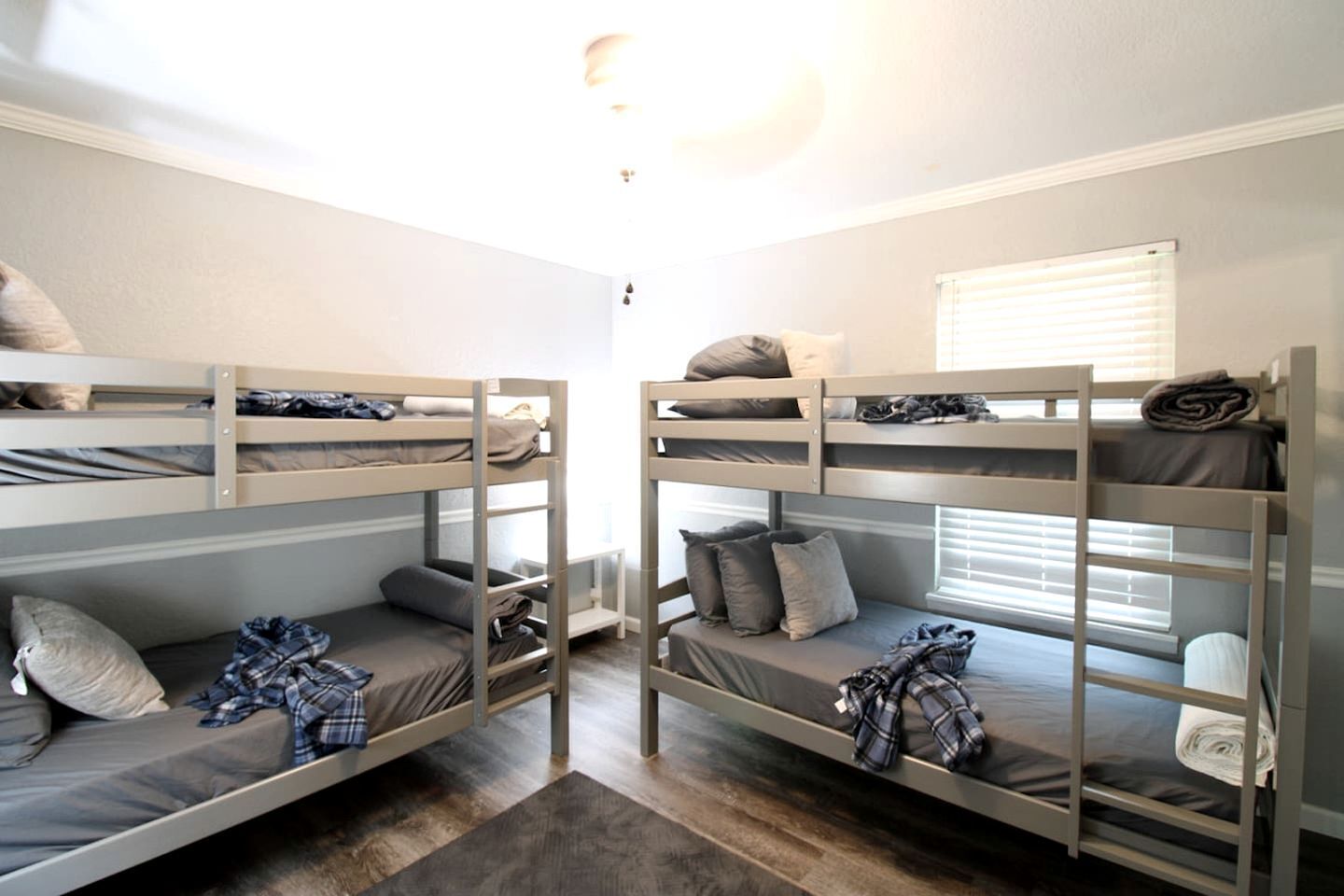 Desk, iron/ironing board, WiFi, bed sheets