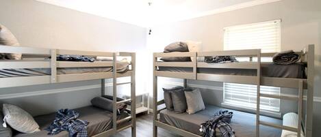 Desk, iron/ironing board, WiFi, bed sheets