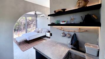 1 bedroom, desk, WiFi, bed sheets