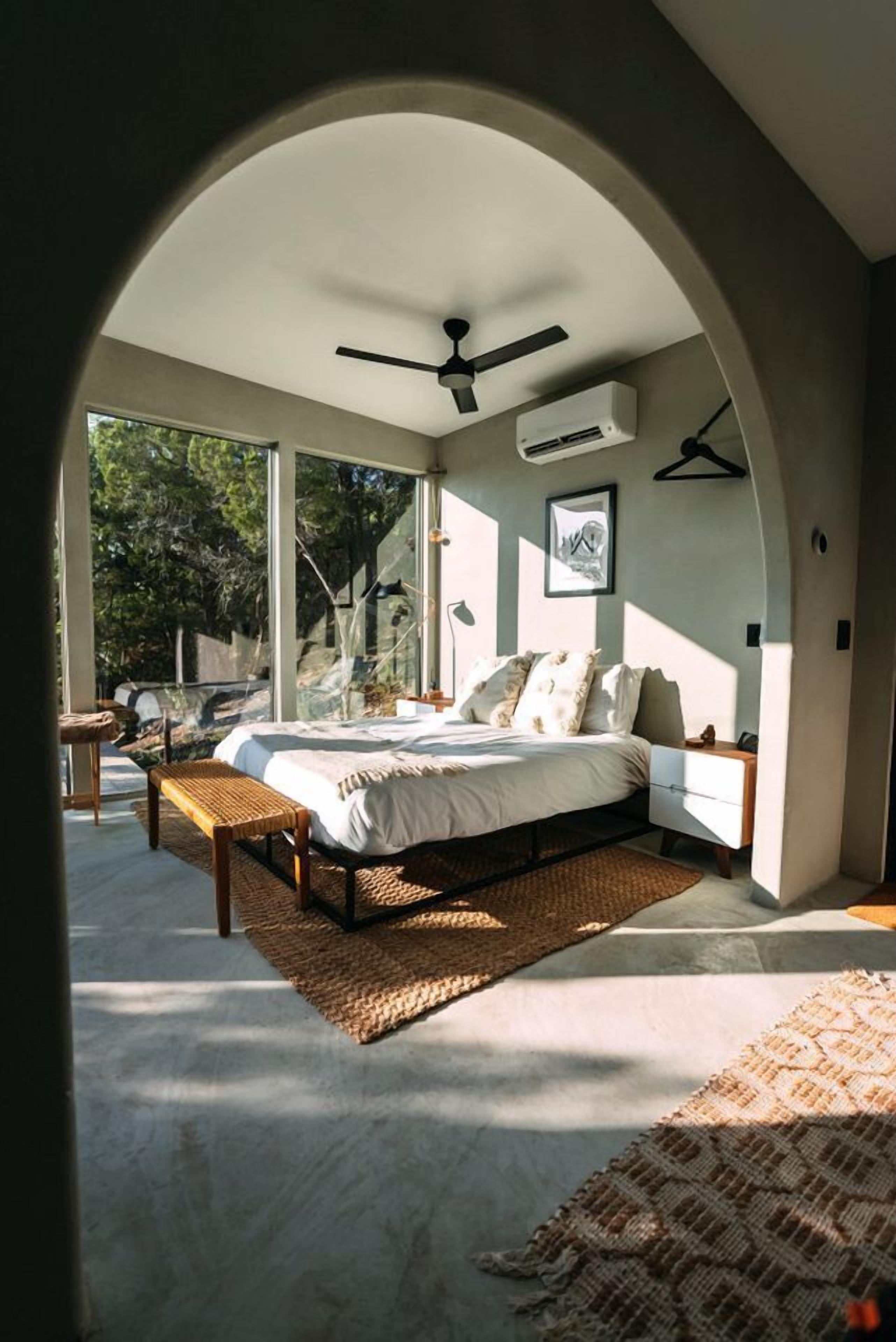 1 bedroom, desk, WiFi, bed sheets