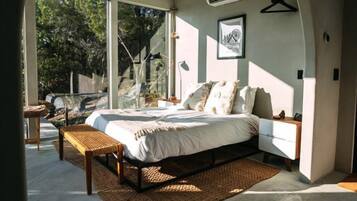 1 bedroom, desk, WiFi, bed sheets