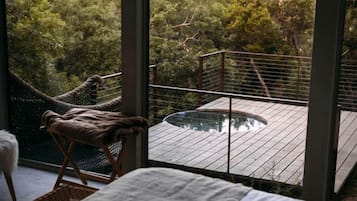 1 bedroom, desk, WiFi, bed sheets