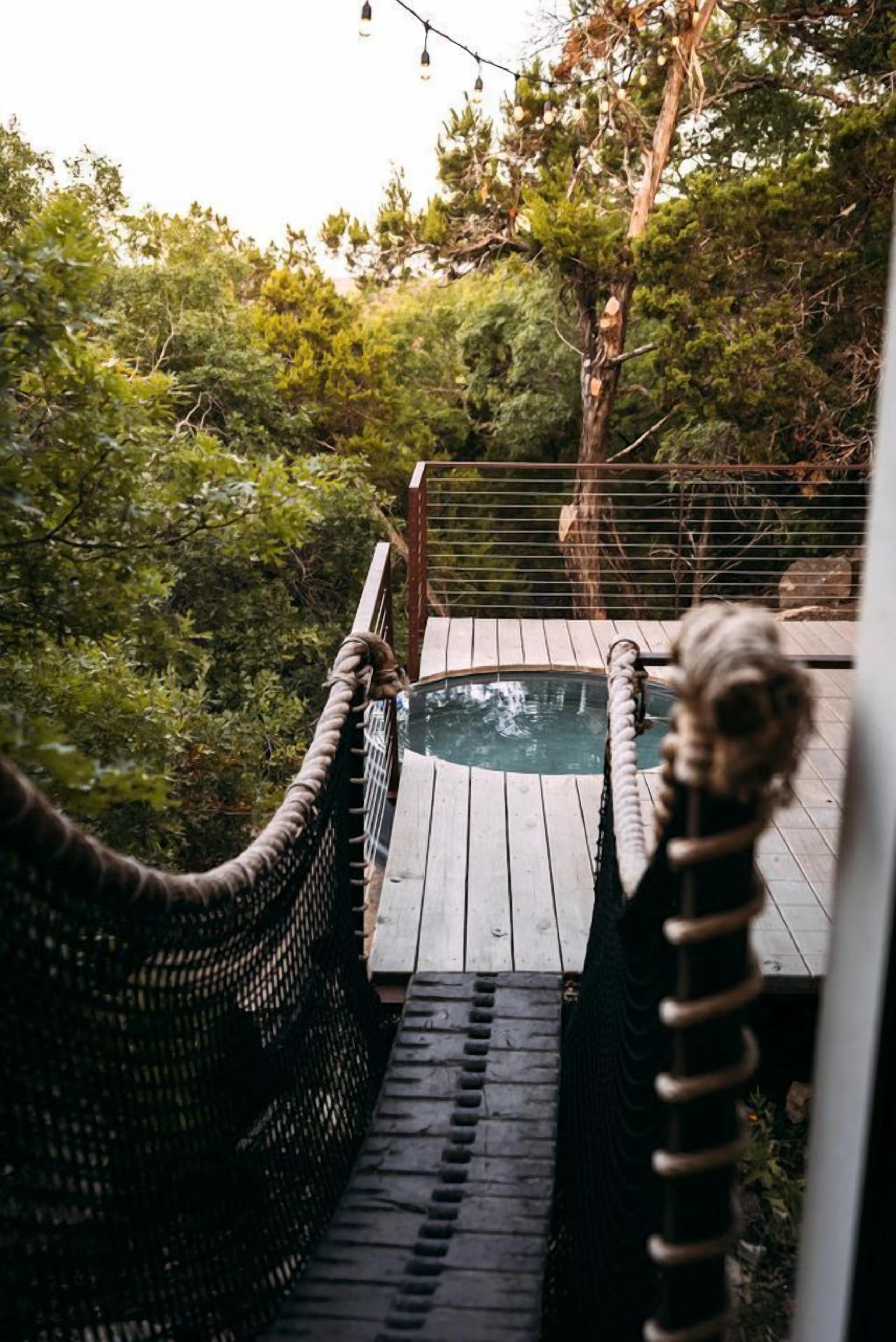 Outdoor spa tub