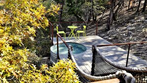 Outdoor spa tub - Luxury Villa near Marble Falls for Weekend Getaways in Texas for Couples (Marble Falls)