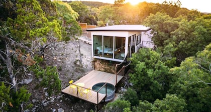 Luxury Villa near Marble Falls for Weekend Getaways in Texas for Couples